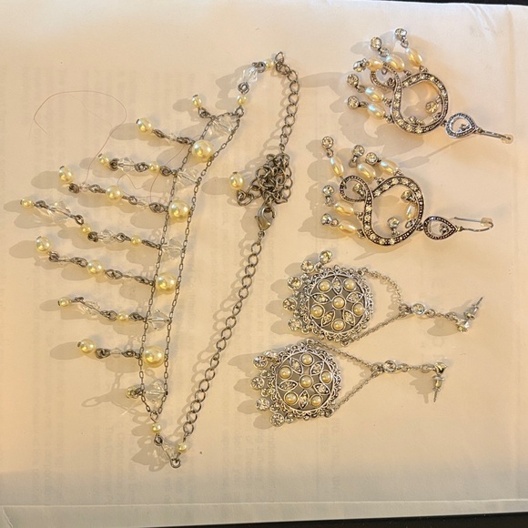 Jewelry - Elegant Silver and Pearl Cosmetic Jewelry Set